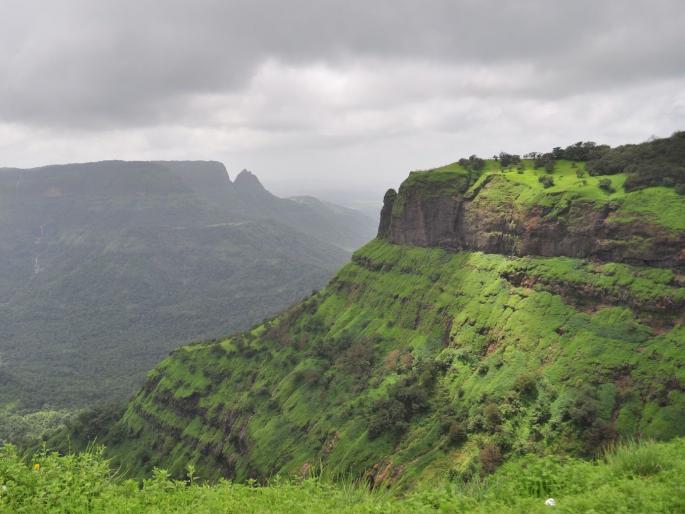 coronavirus: Due to the conditions of the government, the expenditure is more than double the income, In commercial concern in Matheran | coronavirus: शासनाच्या अटींमुळे मिळकतीपेक्षा खर्चच दुप्पट, माथेरानमधील व्यावसायिक चिंतेत coronavirus: Due to the conditions of the government, the expenditure is more than double the income, In commercial concern in Matheran | coronavirus: शासनाच्या अटींमुळे मिळकतीपेक्षा खर्चच दुप्पट, माथेरानमधील व्यावसायिक चिंतेत